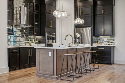 913 W Trinity Ln, Nashville, TN, 37207-4821 | Card Image