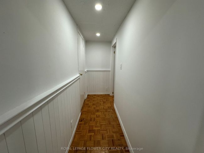 76 Gulliver Cres, House attached with 2 bedrooms, 1 bathrooms and 1 parking in Brampton ON | Image 4