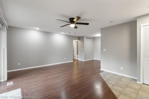 49-29464 Bobrich St, Livonia, MI, 48152-3404 | Card Image