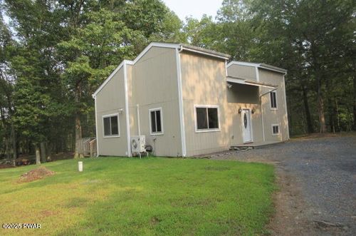 2215 Delaware Ct E, Bushkill, PA, 18324-6833 | Card Image