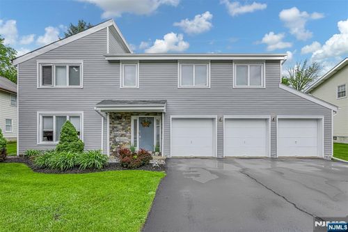 19 Holyoke Rd, Wayne, NJ, 07470-2053 | Card Image