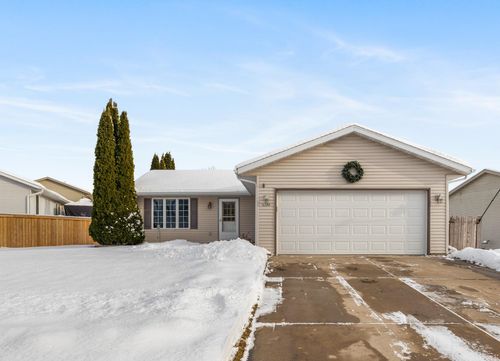 1580 Foxtail Dr, Hartford, WI, 53027-2745 | Card Image