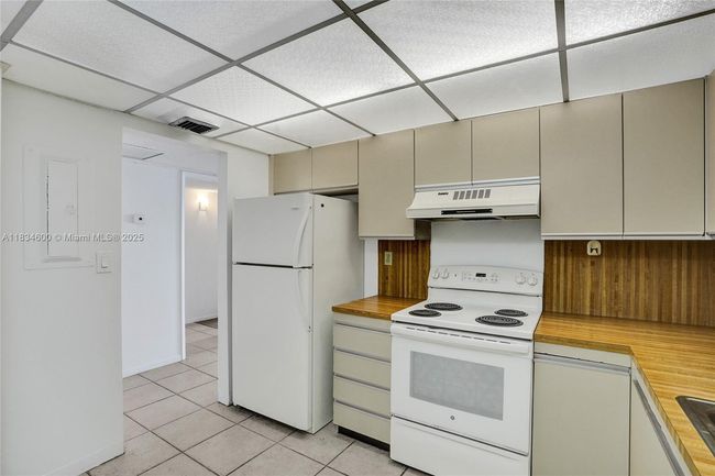 APT-2003 - 18151 Ne 31 St Ct, Condo with 1 bedrooms, 2 bathrooms and null parking in Aventura FL | Image 25