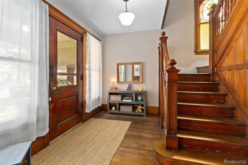 1531 Vinewood St, Detroit, MI, 48216-2202 | Card Image