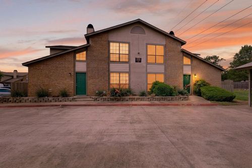 apt-d-330 W Harwood Rd, Hurst, TX, 76054-3078 | Card Image