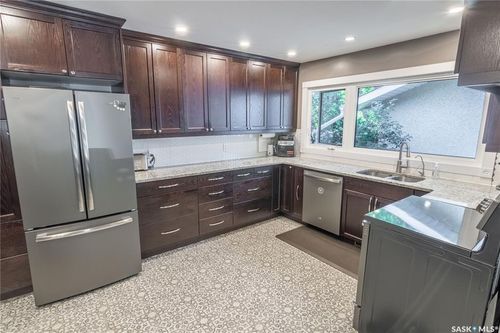 3708 Lakeview Ave, Regina, SK, S4S1H5 | Card Image