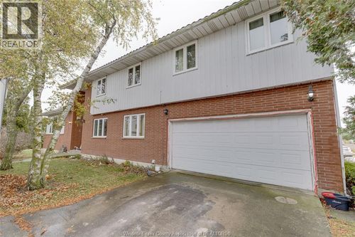 {{alt}} | Card Image