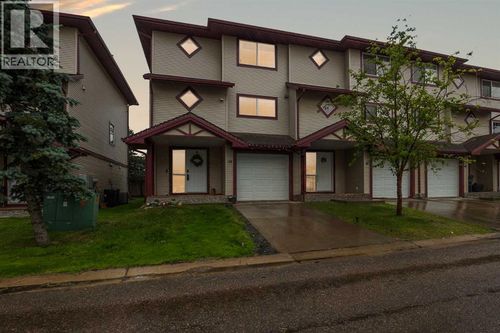 220 Swanson Cres, Fort Mcmurray, AB, T9K2W5 | Card Image