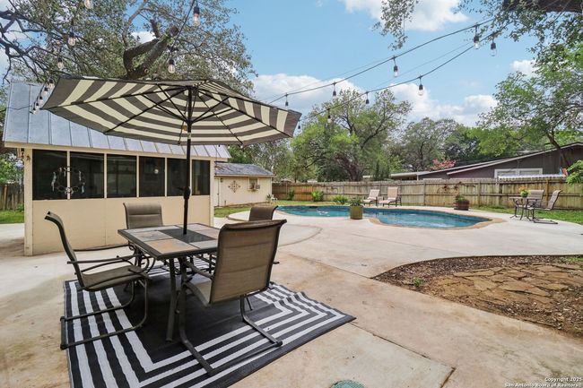 503 Mockingbird Ln, House other with 3 bedrooms, 2 bathrooms and null parking in Devine TX | Image 38
