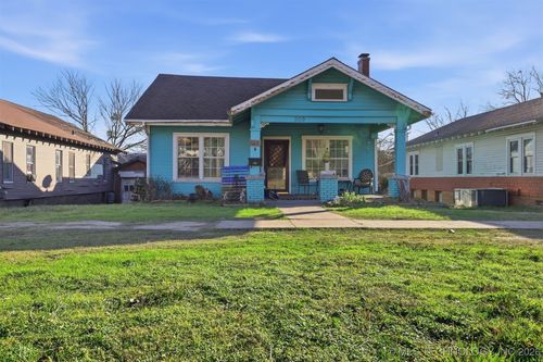 303 W Cummings St, Henryetta, OK, 74437-3015 | Card Image