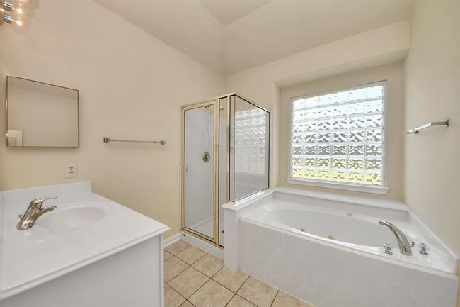 Primary Bathroom - Jetted Tub, separate shower | Image 17
