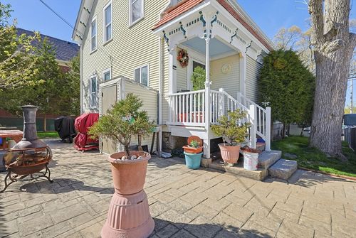 391 Middle St, Fall River, MA, 02724-1502 | Card Image