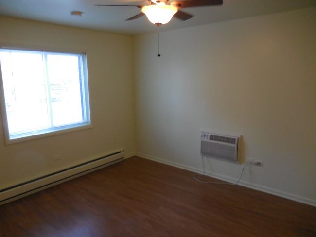 APT-101 - 391 Park Ave, Condo with 2 bedrooms, 1 bathrooms and 1 parking in Highland Park IL | Image 9