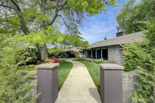 9160 Ne 19th St, Clyde Hill, WA, 98004-3228 | Card Image