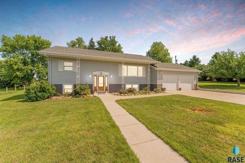 924 Dows St, Garretson, SD, 57030-2030 | Card Image