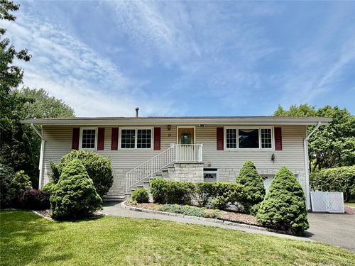 16 Sparkill Ave, Tappan, NY, 10983-2209 | Card Image