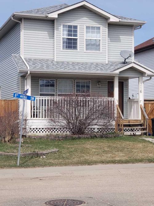 716 8 Avenue Sw, Home with 3 bedrooms, 2 bathrooms and 1 parking in Slave Lake AB | Card Image