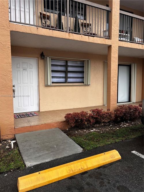 19-18216 Mediterranean Blvd, Hialeah, FL, 33015-5760 | Card Image