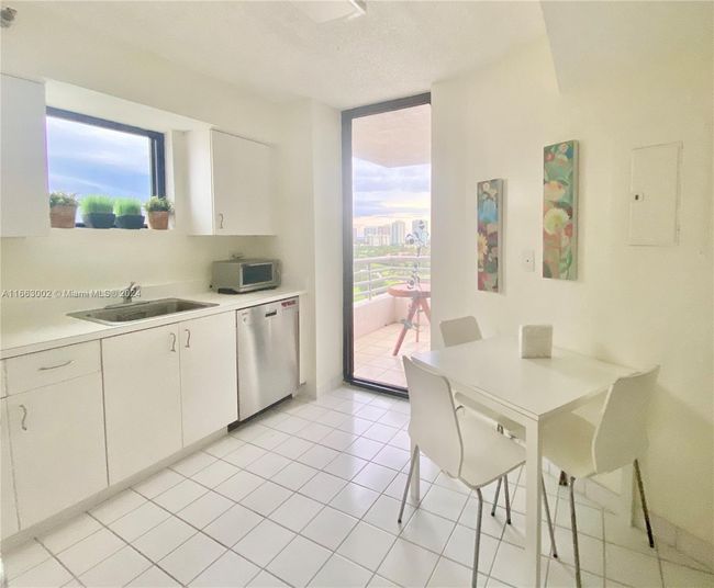 APT-1807 - 3300 Ne 191 St St, Condo with 2 bedrooms, 2 bathrooms and null parking in Aventura FL | Image 6