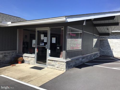 1804 E Main St, WAYNESBORO, PA, 17268-1879 | Card Image