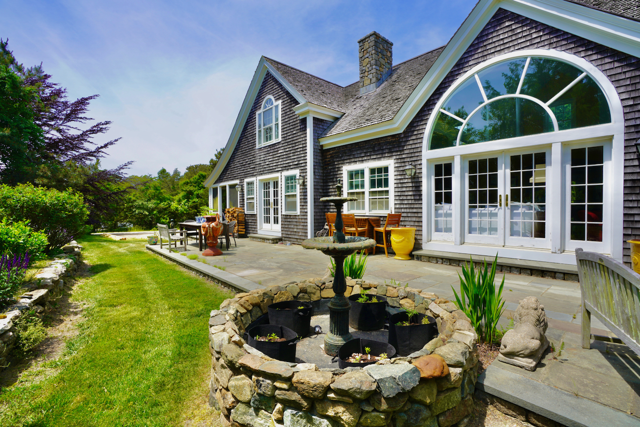Louis Field Rd, Edgartown, MA 02539