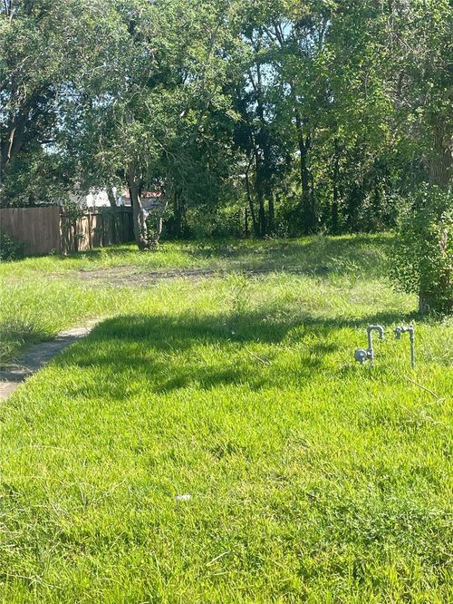 2209 Avenue F, Dickinson, TX, 77539-3507 | Card Image
