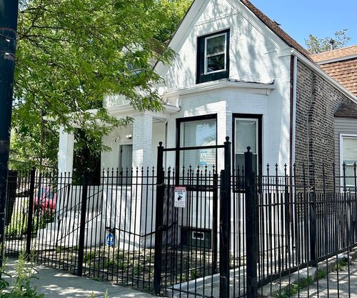 2720 W Harrison St, Chicago, IL, 60612-3423 | Card Image