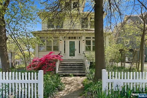 54 Rochelle Ave, Rochelle Park, NJ, 07662-4320 | Card Image