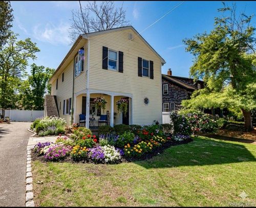 54 Westfield Dr, Centerport, NY, 11721-1545 | Card Image