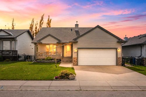 499 Highland Close, Strathmore, AB, T1P1Z5 | Card Image