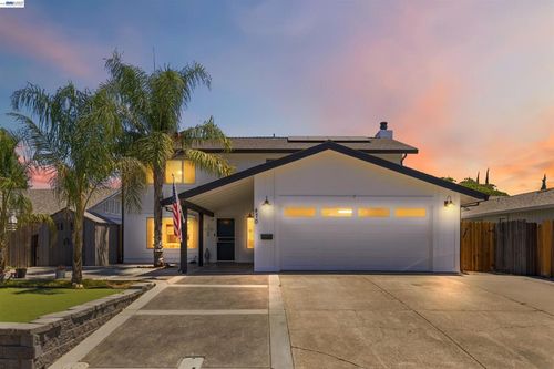 470 Edwards St, Winters, CA, 95694-1836 | Card Image