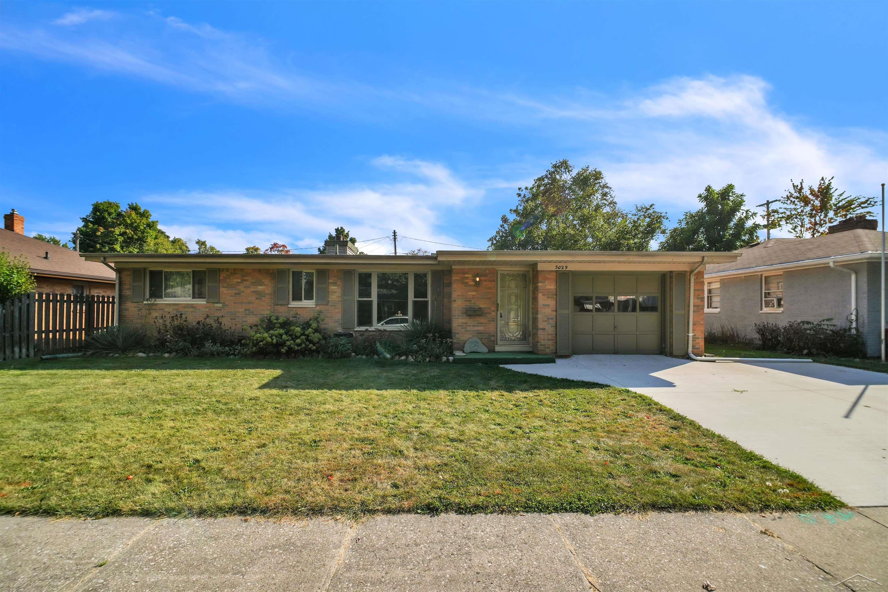 Malden Pl, Saginaw, MI 48602