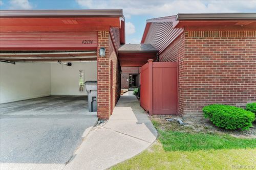 42134 Toddmark Ln, Clinton Township, MI, 48038-5402 | Card Image