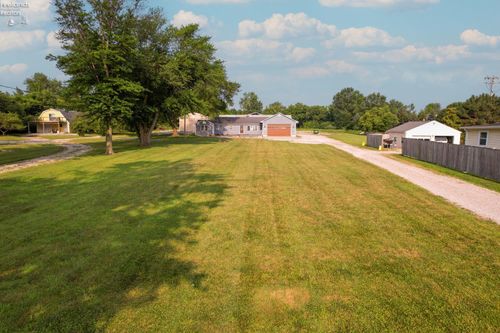 828 E Main St, Marblehead, OH, 43440-2238 | Card Image