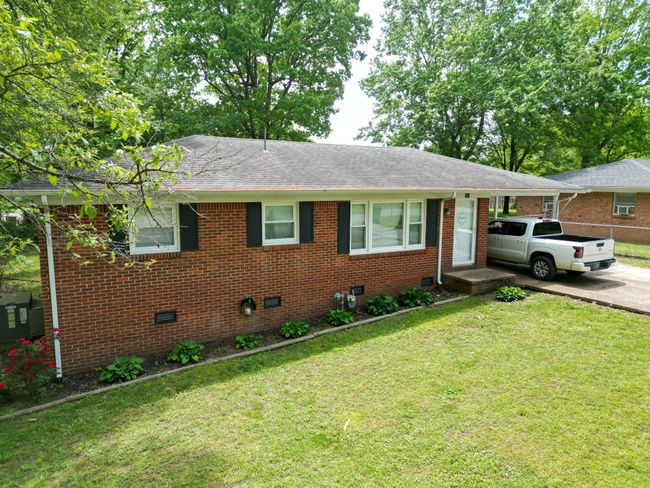 114 E Marshall St, House other with 3 bedrooms, 1 bathrooms and 1 parking in Collinwood TN | Image 4