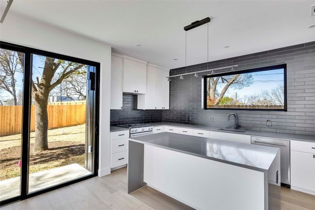 1804 Sylvan Dr, House other with 2 bedrooms, 3 bathrooms and 1 parking in Austin TX | Image 33