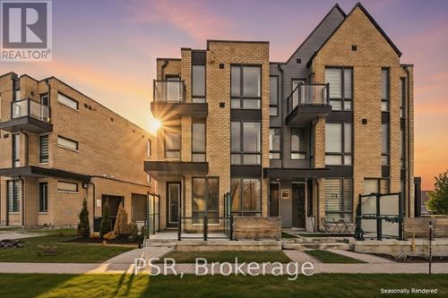 8 Turtle Island Road, Toronto (Englemount-Lawrence), ON, M6A2M5 | Card Image