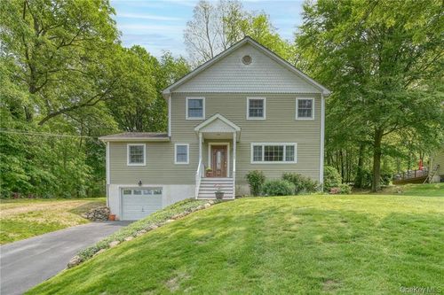 8 Roberts Dr, Monroe, NY, 10950-6517 | Card Image