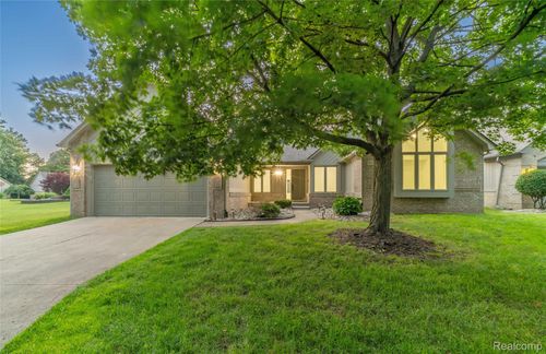 3145 Point Of The Woods Dr, West Bloomfield, MI, 48324-2152 | Card Image
