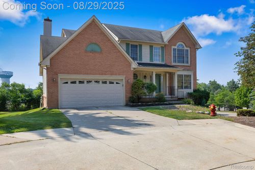 28006 Golf Pointe Blvd, Farmington Hills, MI, 48331-2925 | Card Image