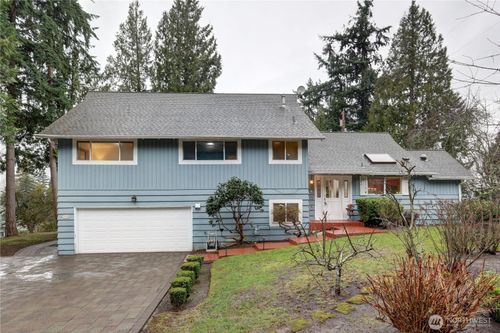 10538 Ne 48th Pl, Kirkland, WA, 98033-7607 | Card Image