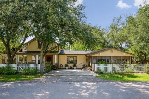1021 Avenue E, Bacliff, TX, 77518-2379 | Card Image