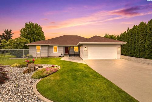 2213 Washington Ct, West Richland, WA, 99353-8761 | Card Image