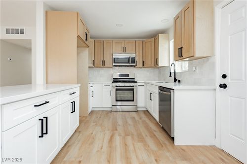 5128 Wilbur St, Las Vegas, NV, 89119-4832 | Card Image