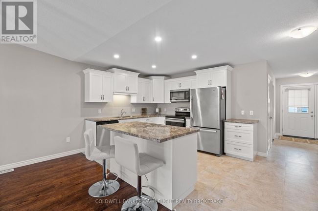 40 Devon Dr, Townhouse with 2 bedrooms, 2 bathrooms and 2 parking in Exeter ON | Image 13