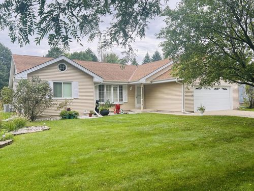 8815 S Castle Court, Franklin, WI, 53132 | Card Image