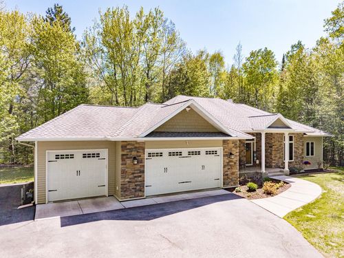 2605 Marcus Cir, Cloquet, MN, 55720-2911 | Card Image