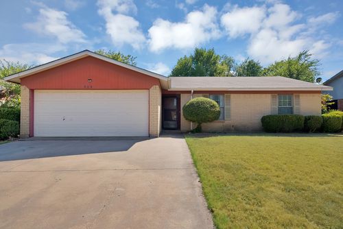 520 Guadalupe Dr, Saginaw, TX, 76179-1809 | Card Image