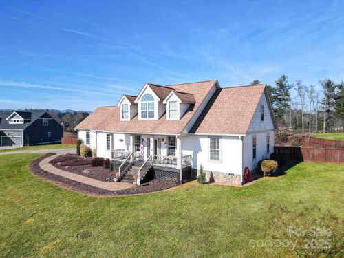 37 Alaskan Dr, Leicester, NC, 28748-8829 | Card Image