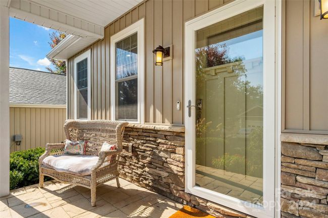 Open your front door to easy one-level living. | Image 6